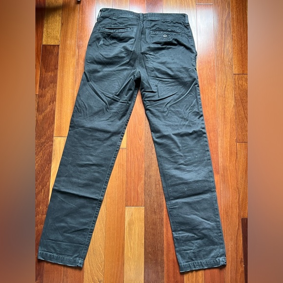 American Eagle ripped khakis (30 x 34) - Picture 2 of 2